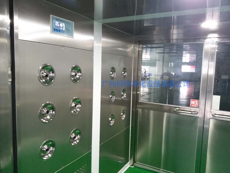 雙開(kāi)門貨淋室工作區(qū)配智能控制器,方便人員使用操作。