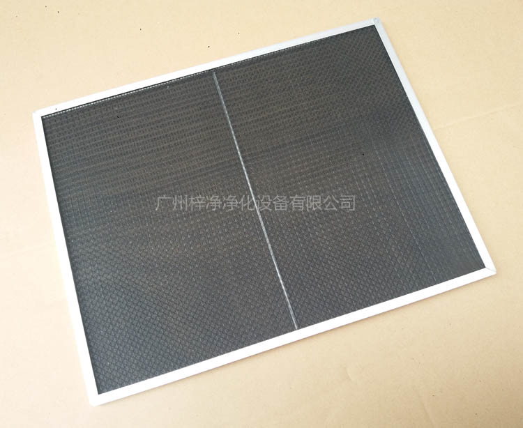 尼龍網(wǎng)初效過濾器骨架采用直徑為6mm的鐵絲焊接處理,目的防止過濾器變形。