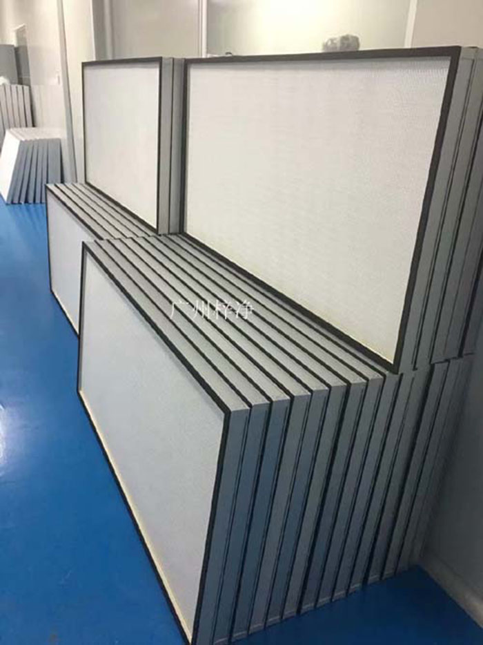 ULPA級超高效空氣過濾器適用于10000級-100級潔凈系統(tǒng)，空調(diào)系統(tǒng)，因此產(chǎn)品已廣泛應(yīng)用于電子、微電子、半導(dǎo)體、光器件、生物和醫(yī)藥線路、照相機(jī)和光學(xué)儀器、精密機(jī)械等多個(gè)領(lǐng)域。