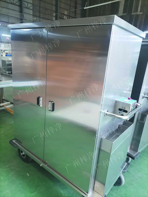 密閉式滅菌器械物品電動(dòng)轉(zhuǎn)運(yùn)車采用304拉絲不銹鋼板面板厚度：≥1.2mm,表面作拉絲亞光處理。